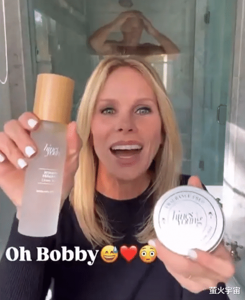 小肯尼迪在妻子直播时赤身出镜引热议,59岁女演员被逗到哭笑不得