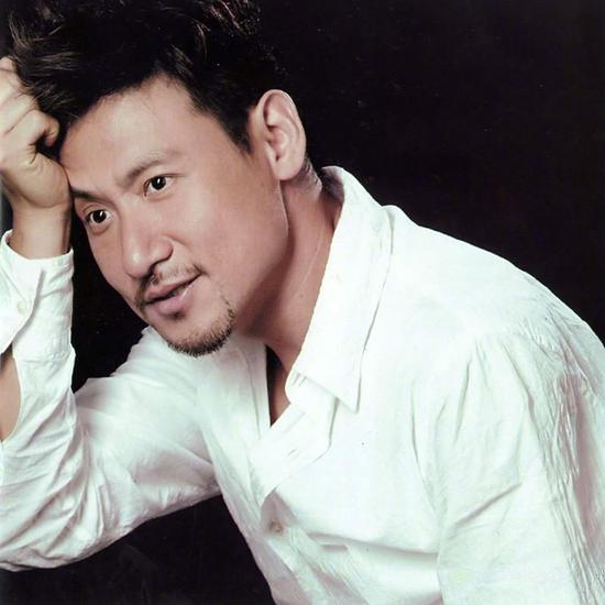 张学友否认重病进ICU:8个月商演百次?妻子罗美薇4年投资亏了10亿!