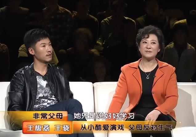 父亲去世一个月后,46岁王骁深夜高调宣布喜讯,终于等到这一天