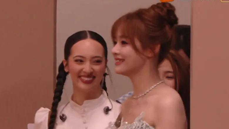 《歌手2024》再爆丑闻：黄霄云被临时换歌，那英保送总决赛