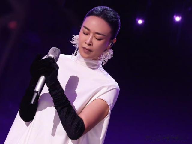那英|那英56岁拿下歌王！歌手之旅看到了一个打碎又重塑自己的那英