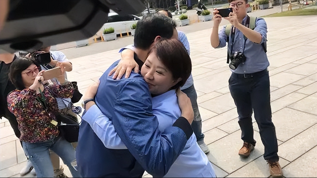 这回有点不一样，朱立伦不再强调亲美，韩国瑜自带光环任性损蓝营