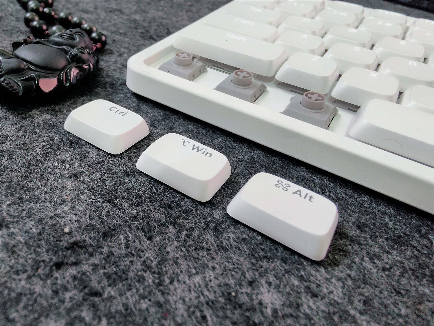 洛斐小顺青春版矮轴机械键盘评测:高性价比之选,轻薄与舒适并存