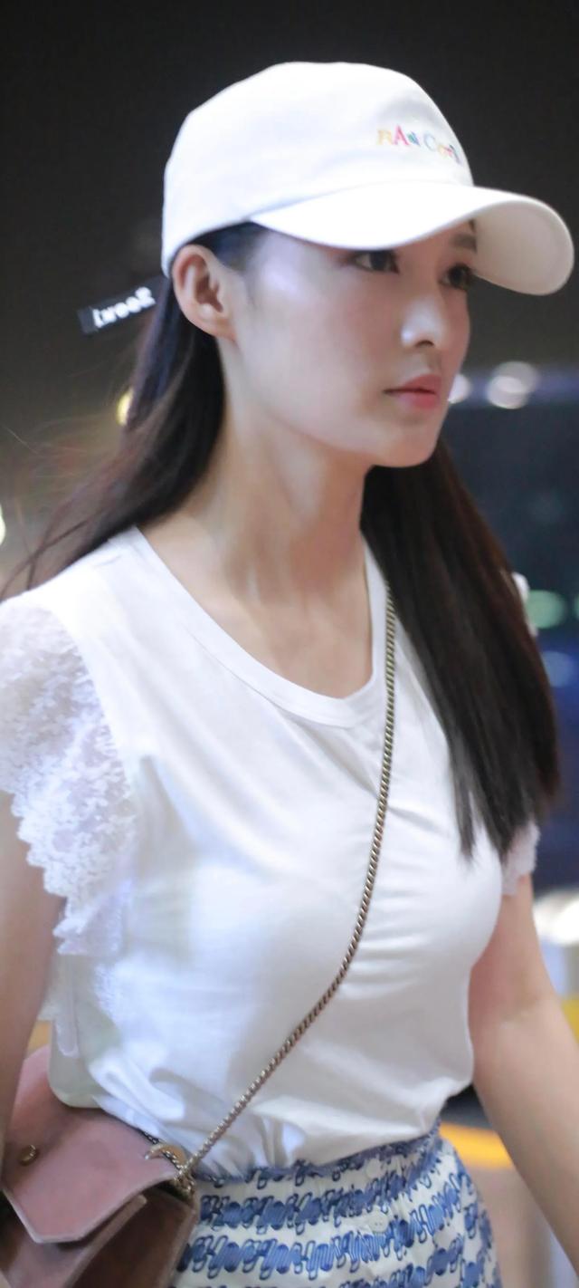 李沁机场生图，这包有点嘞