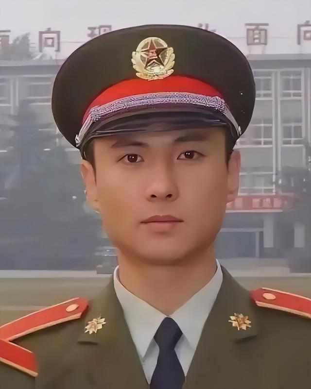 李小冉的胸、刘敏涛的背、许晴的腿,中年女星性感起来简直迷死人