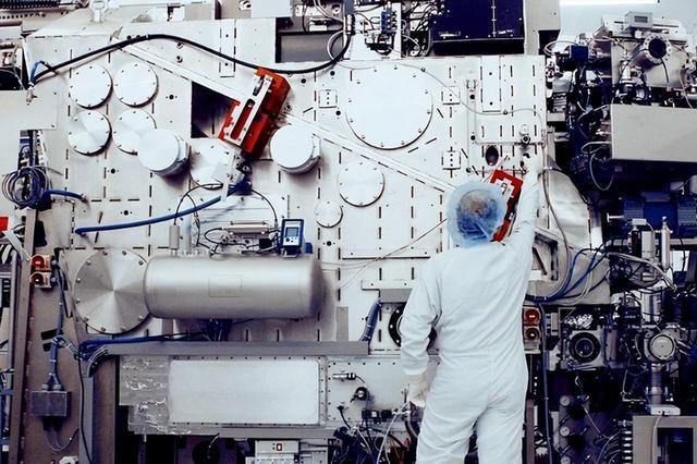 尴尬了!荷兰光刻机管制刚升级,不到一周,我国光刻机就取得突破