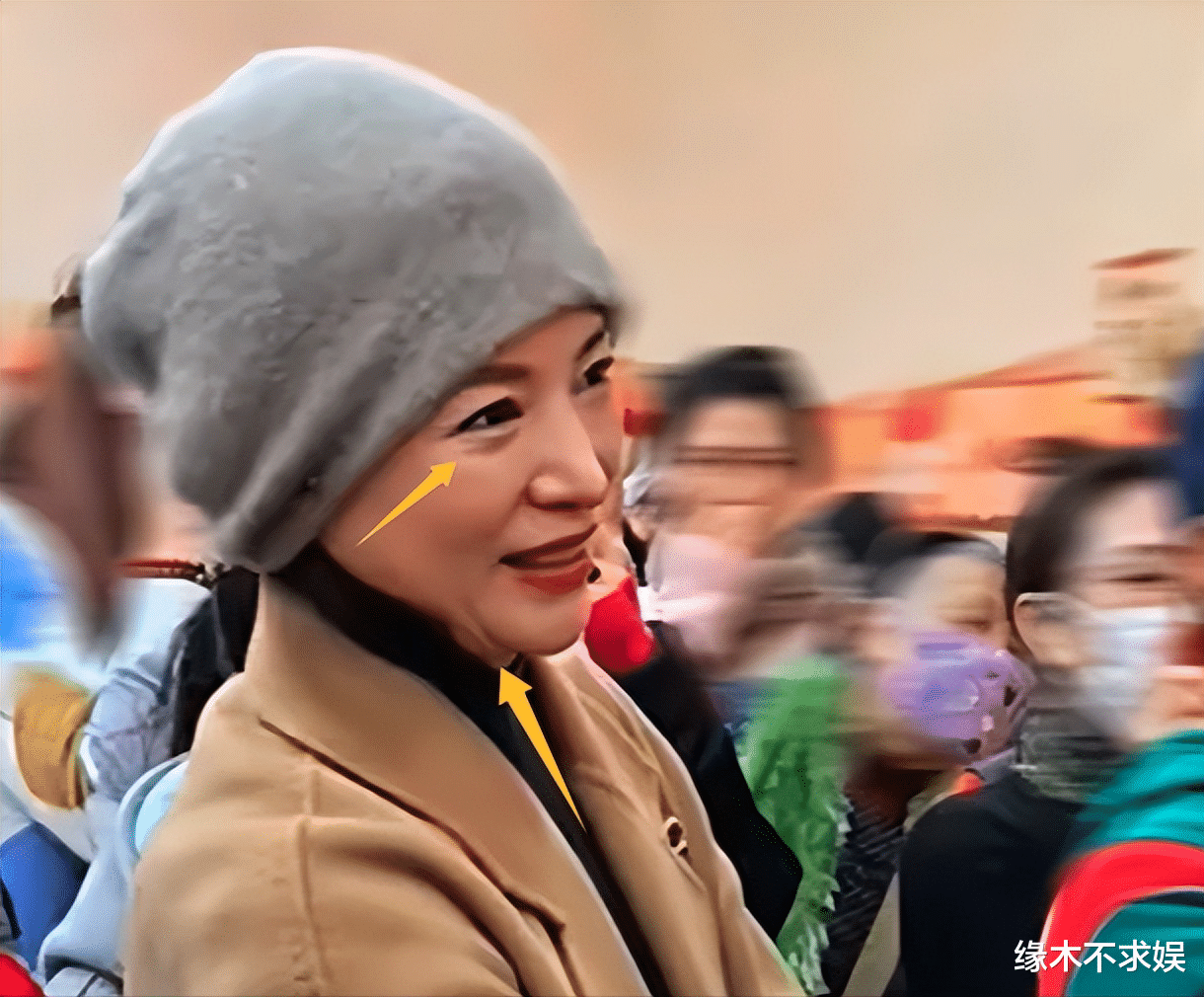 51岁董卿带儿子参加活动，气质依旧发胖不少，10岁儿子正面清秀！