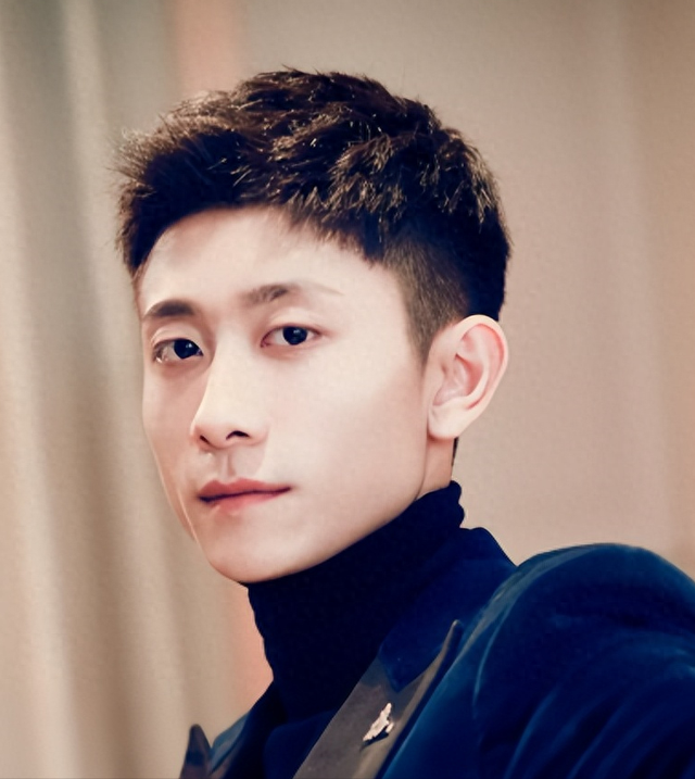 张一山凌晨发文,官宣“新身份”,原来他早已走上另一条康庄大道