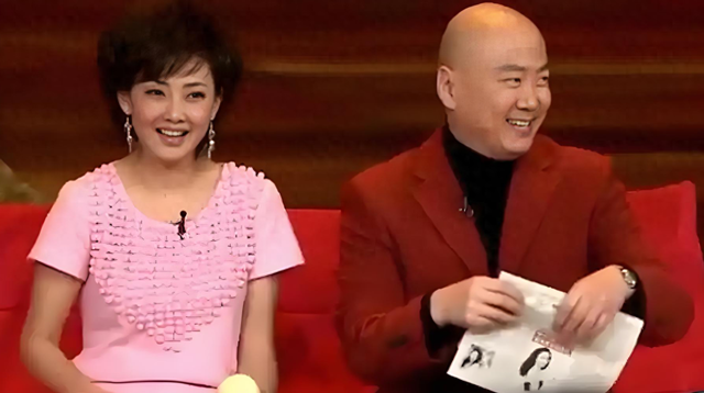 52岁牛莉疑官宣离婚，和刘亚东最后合影曝光，评论区一片祝福！