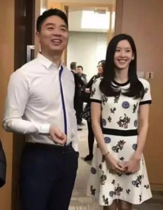 奶茶妹妹“新身份”曝光!她没大家想得简单,难怪刘强东非她不娶