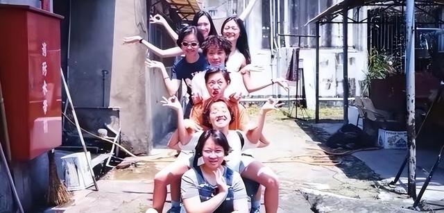 她被誉为“富豪生育工具”,退出娱乐圈6年生4胎,如今活成了笑话