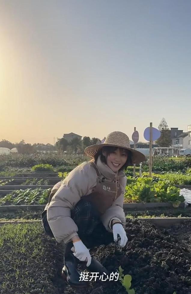 初婚刚官宣孩子满地跑?41岁王冠回应,老搭档小尼一句话说对了