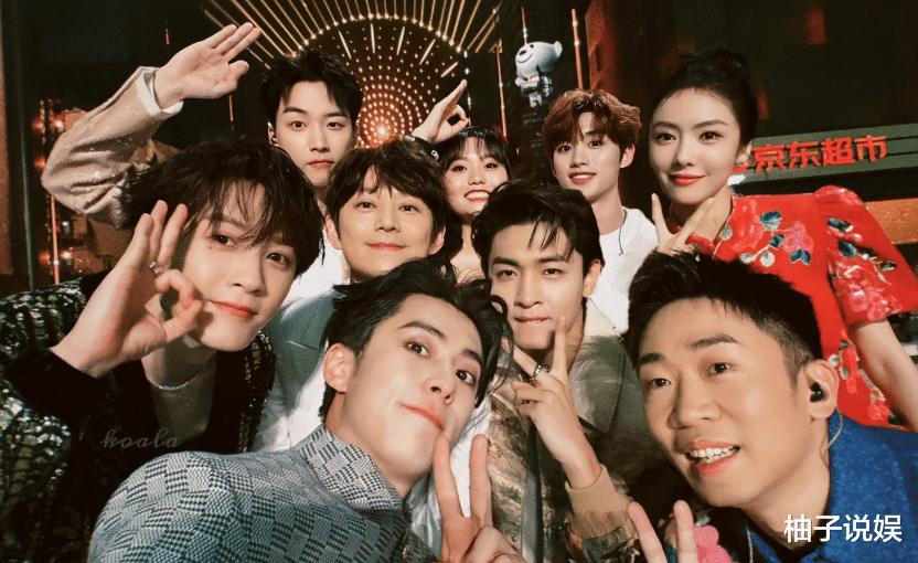 成团第二年,竟然全员塌房了?