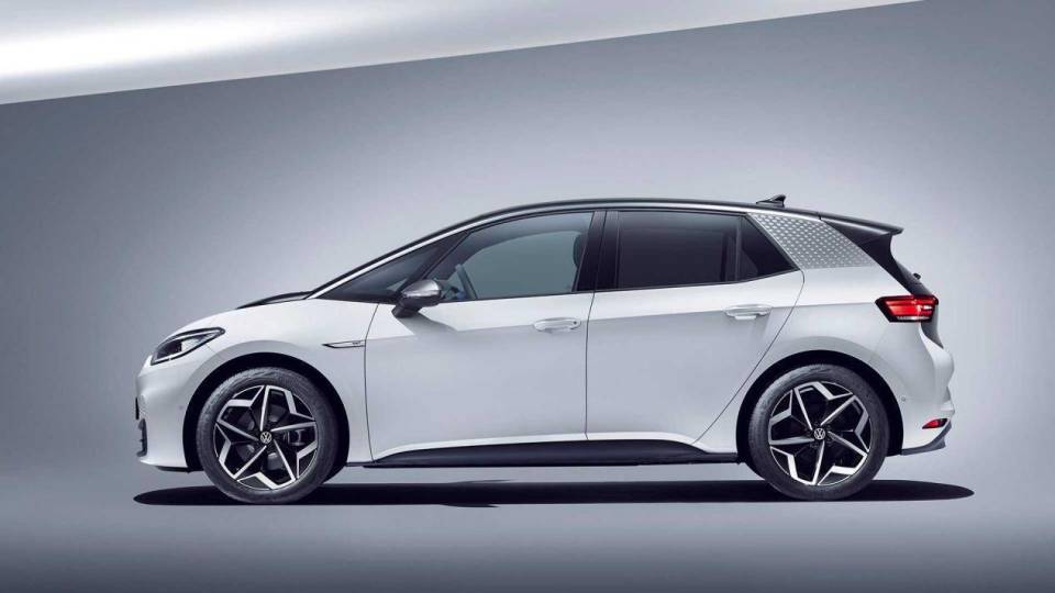 大众终于“听劝了”!从16.39万降至10万成销冠,还买啥比亚迪海豚?