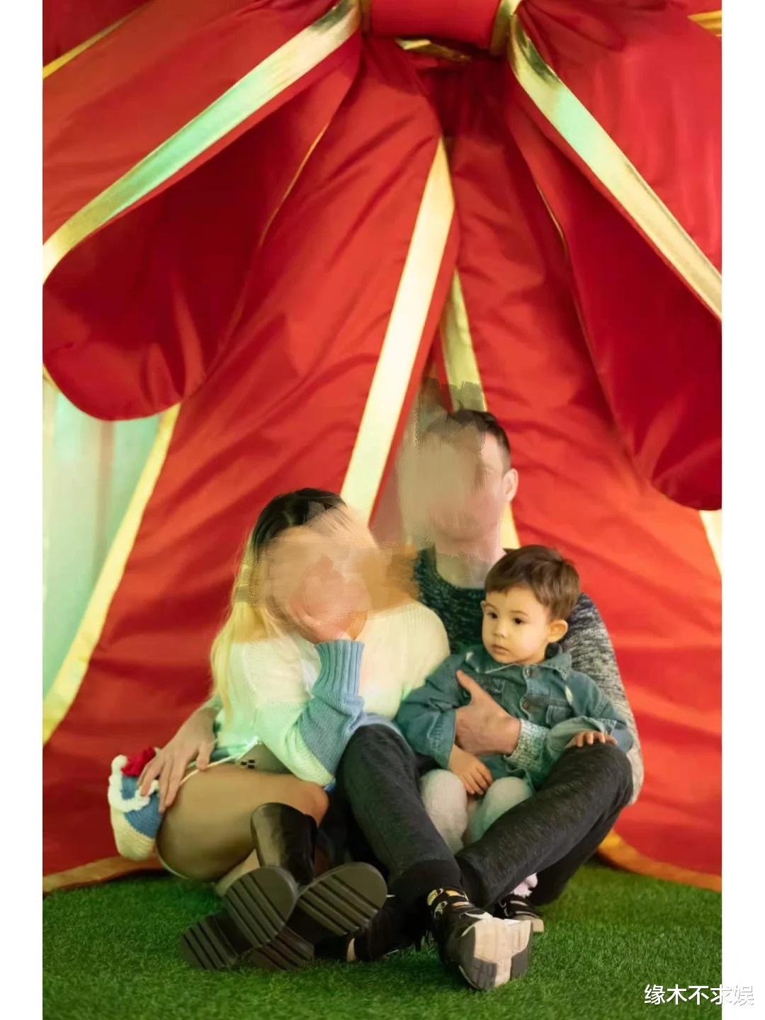 张碧晨女儿学校被偶遇，5岁华迎辰就读国际学校，酷似爸爸华晨宇