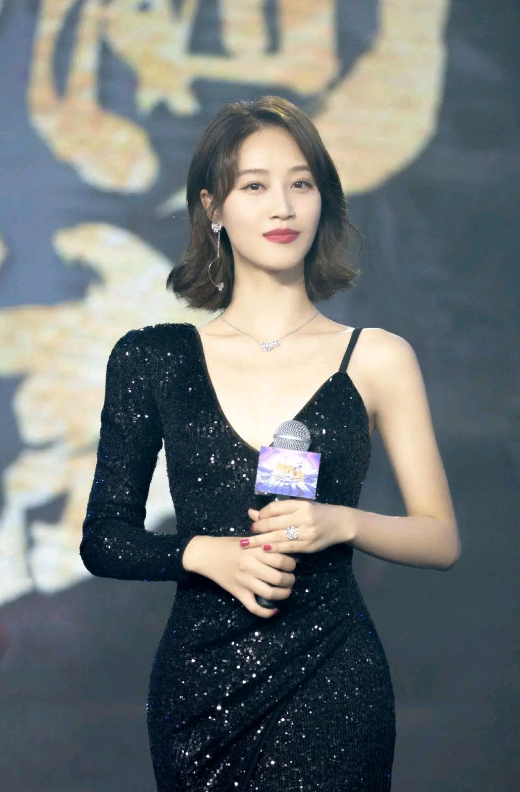 笑不活了，蓝盈盈新剧车祸残疾，我却笑死在网友评论区