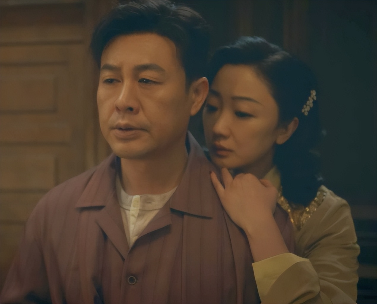 张颂文与张瑶拍吻戏,镜头拉近两人吻得好入迷,网友:这才是演技