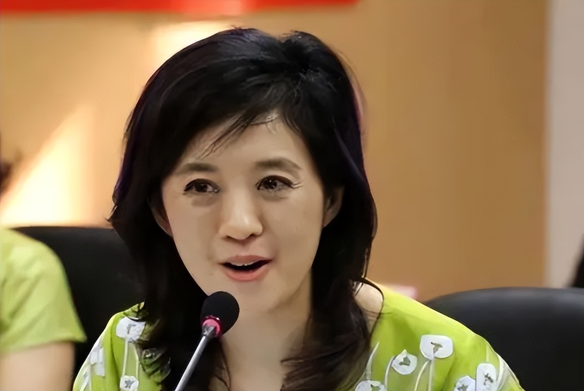 最“狂妄”的央视主持，挺着孕肚赶跑正妻，19年后下场大快人心！