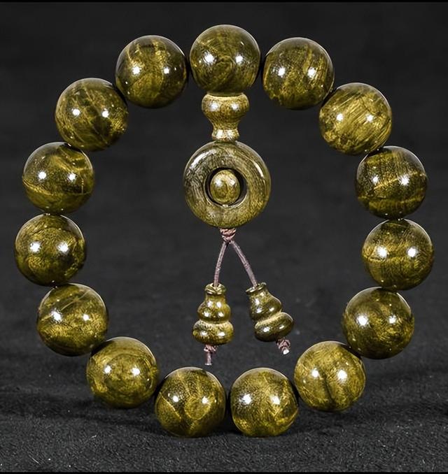 热门木质文玩手串TOP8，你入手了吗？文玩圈的新宠都在这里！