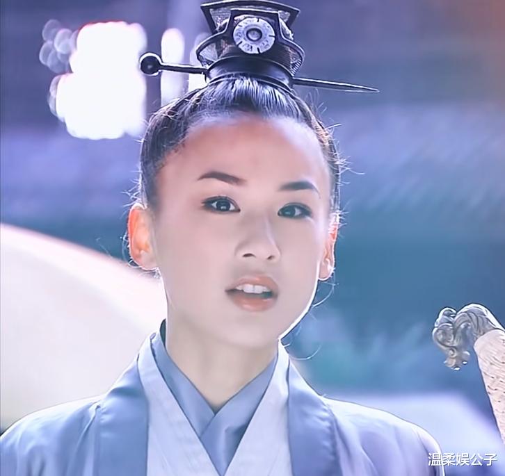 天呐!看到黄圣依和刘亦菲2005年的合影,懂了杨子为啥豪掷600万