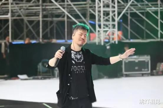 还以为自己很红,结果却被现实“啪啪打脸”,隔着屏幕都觉得尴尬