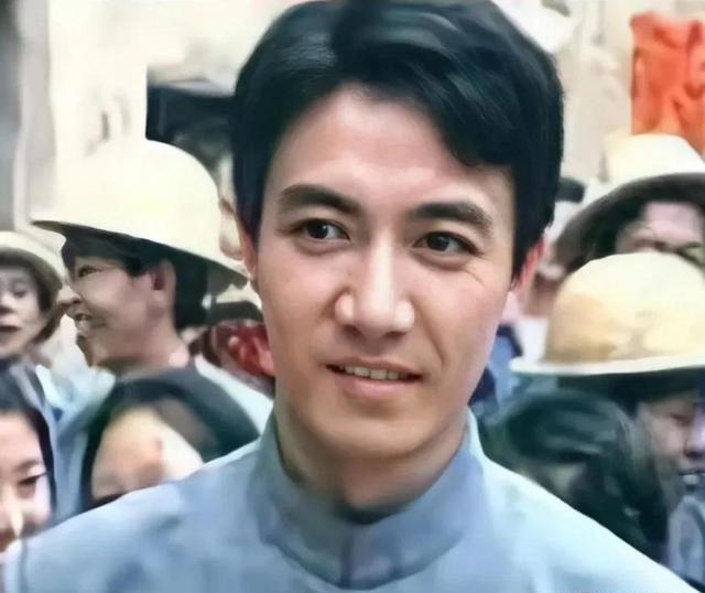 抛弃24年原配，转身迎娶小娇妻，如今儿子30年的报复让他遗憾终生