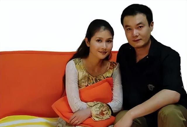 父亲是导演，母亲是老戏骨，61岁无儿无女，遗憾没让母亲当奶奶！