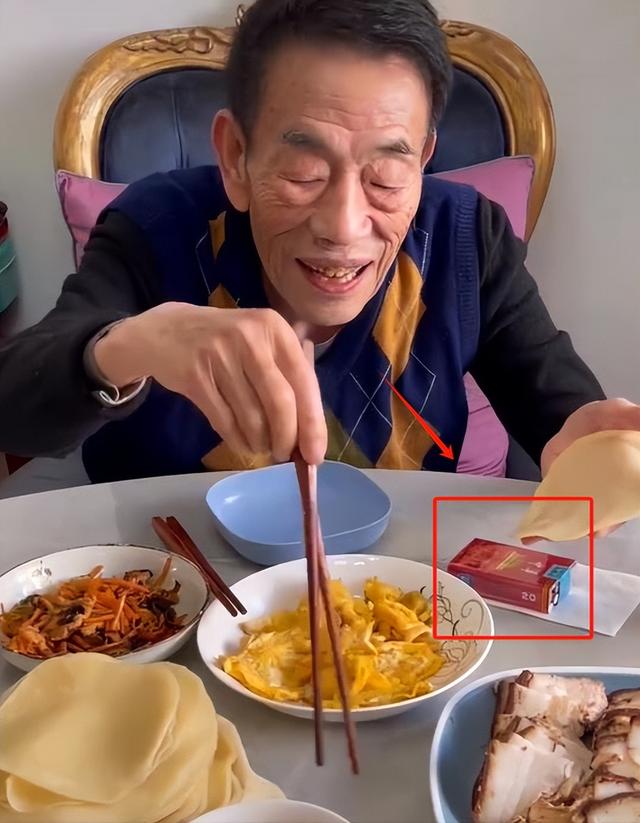 大口吃肉大碗喝酒、华子不离身,92岁杨少华,在享福路上一去不返