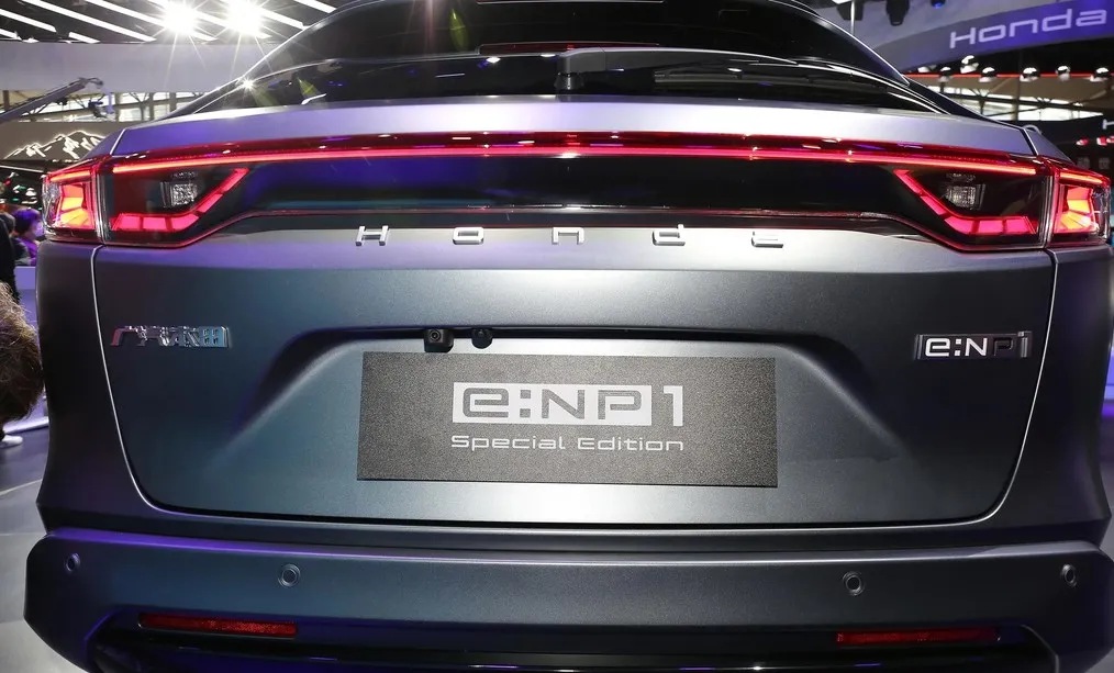 本田终听劝!双层玻璃、BOSE音响,后排当床睡,入门即满配,车主狂赞!