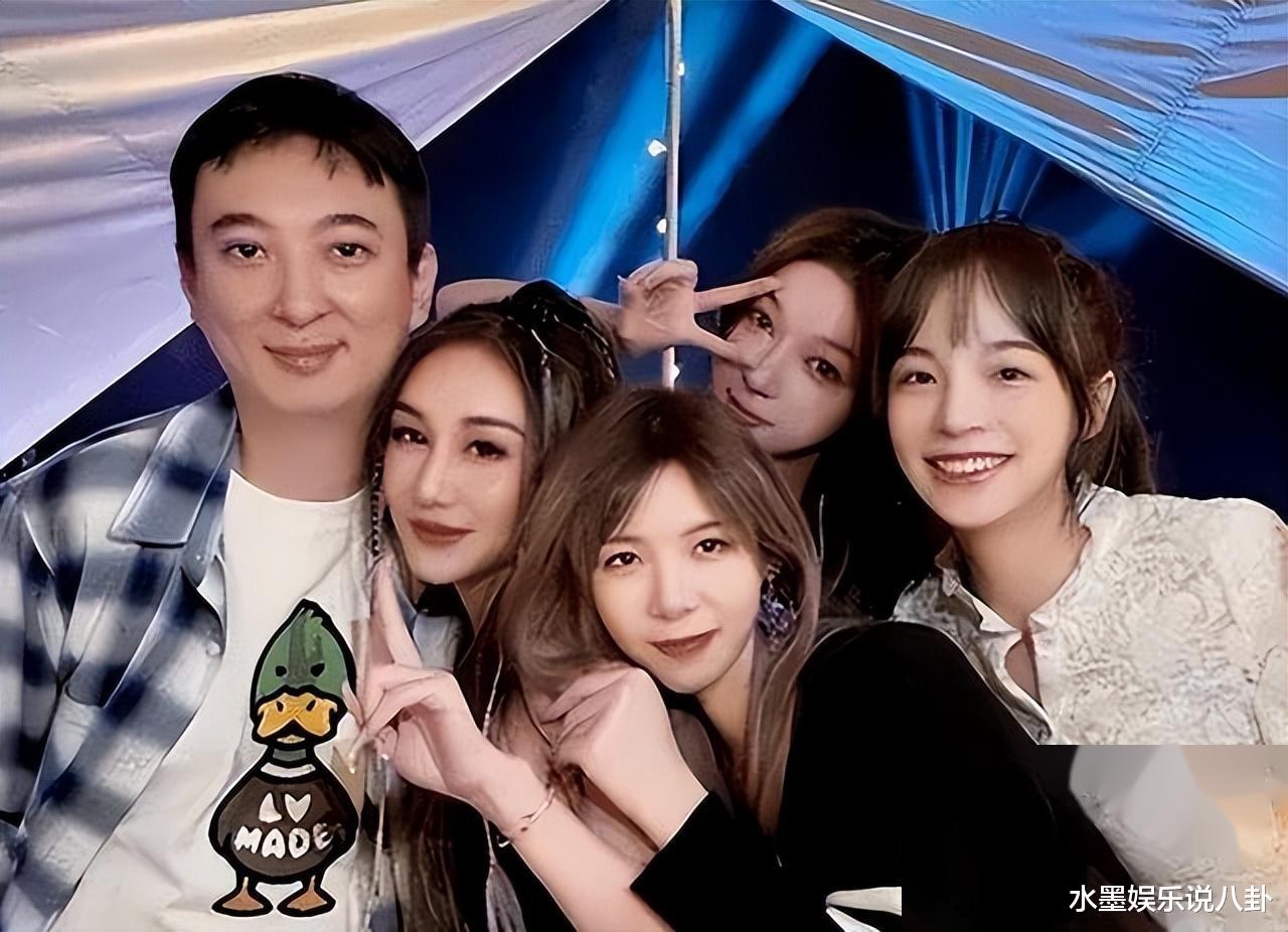 炸裂！曝女网红为王思聪未婚生娃，发孩子照片后被拉黑崩溃大哭