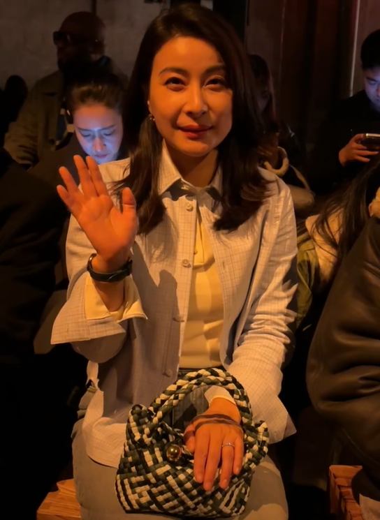 郭晶晶“又矮又壮”到底算不算大美女？看看她和刘诗诗的对比照就有答案