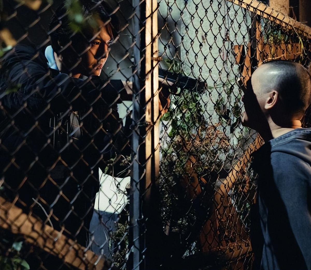 《太阳星辰》首播好评如潮,连看4集后,我要说:港剧就该这么拍