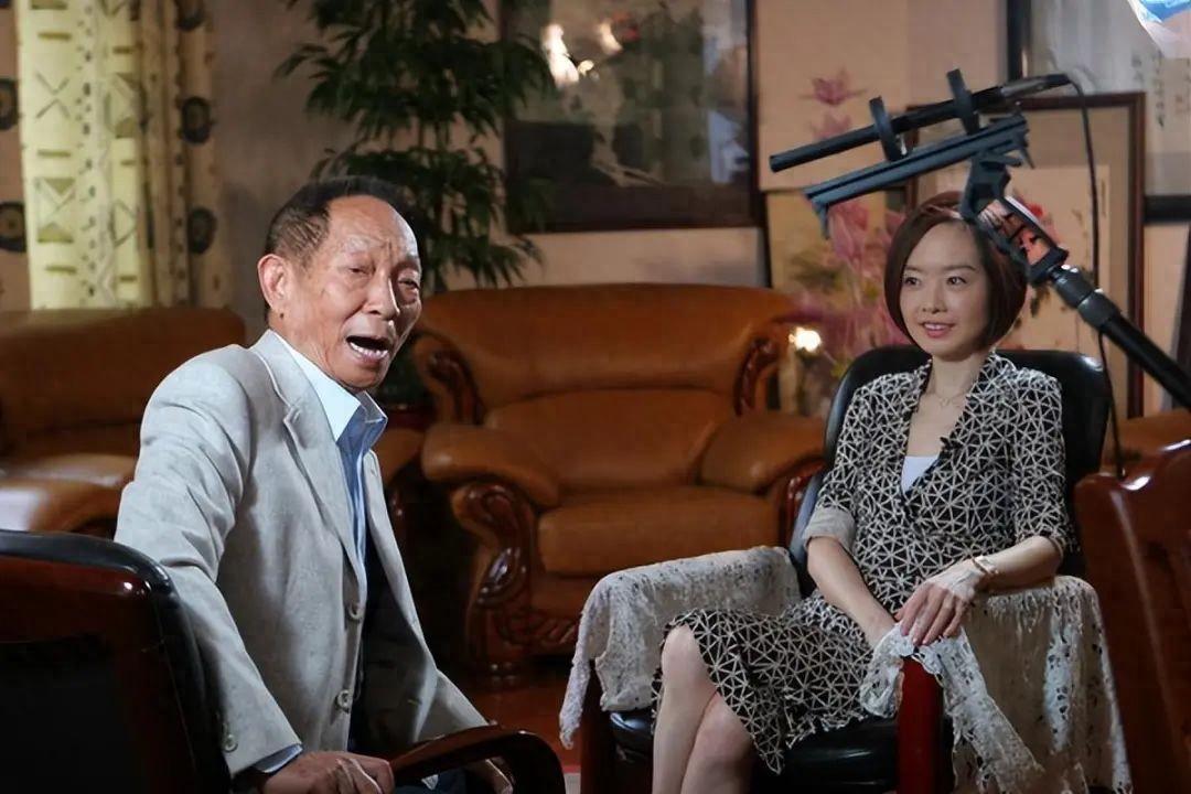 鲁豫曾豪言：我是属猴的，最擅长攀附权贵往上爬！人现在去哪了？