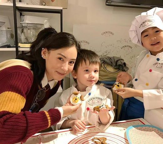 刘畊宏在苏州买一平1.5万的别墅,孩子在镇上读书,叹:比上海好