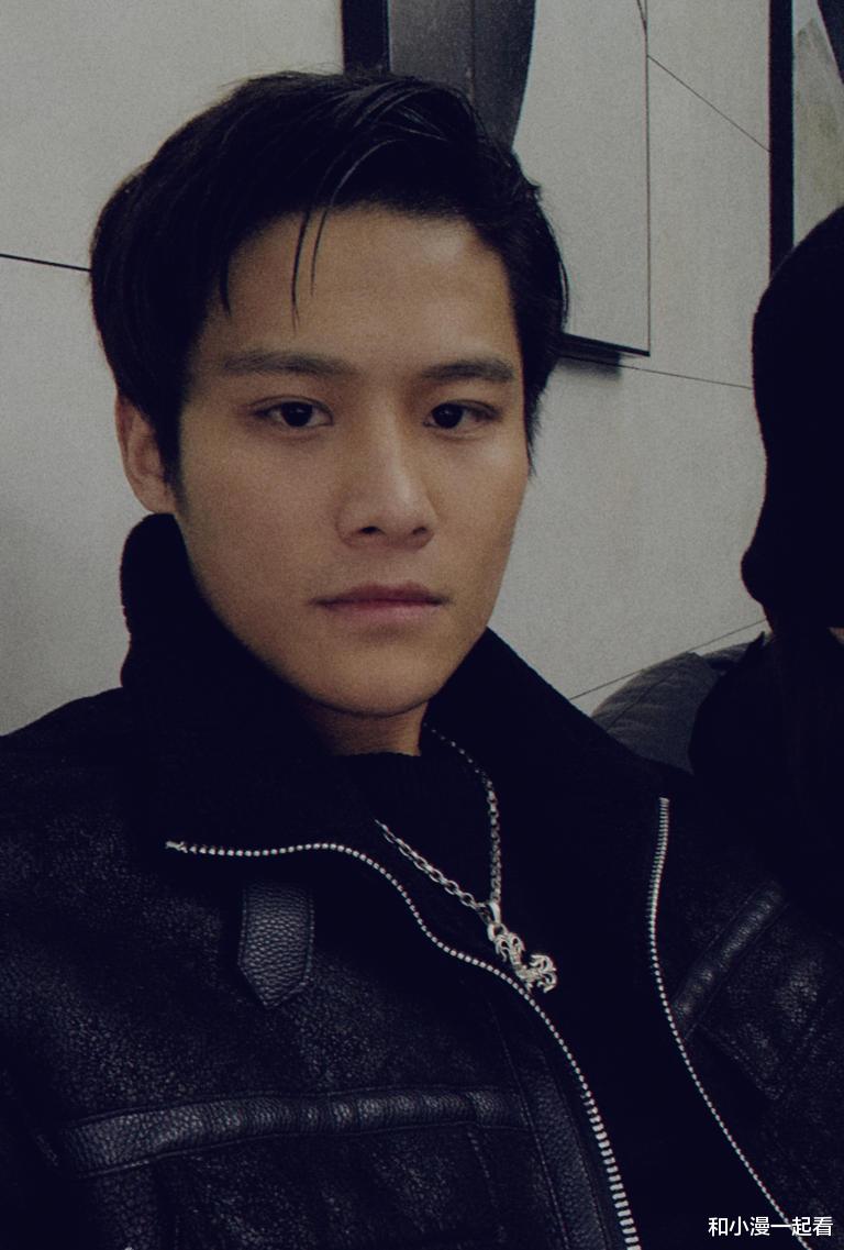 小杨哥直播穿情侣装惹风波, 大杨哥出面\灭火\, 小杨嫂却被踢出直播间?