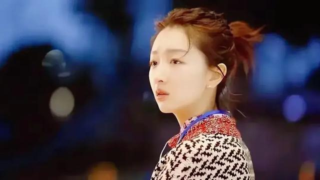 公鸭嗓、长相丑、演技差?深扒之下,才明白周冬雨的底气从何而来