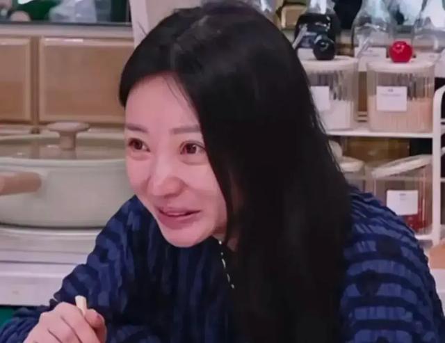 “素颜无人识”的8位女星,妆前妆后判若两人,卸妆:大姐你是谁