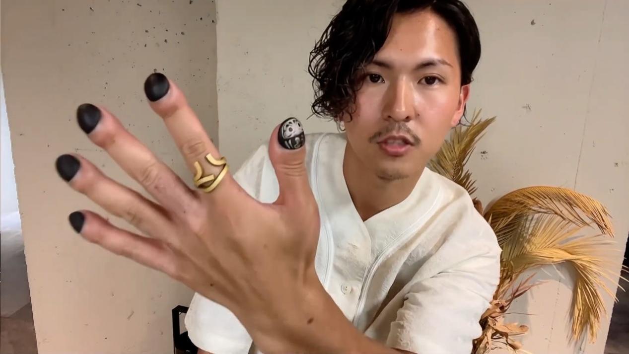 “球球手指”美发师的坚韧之路：吉田彰吾的非凡美发传奇