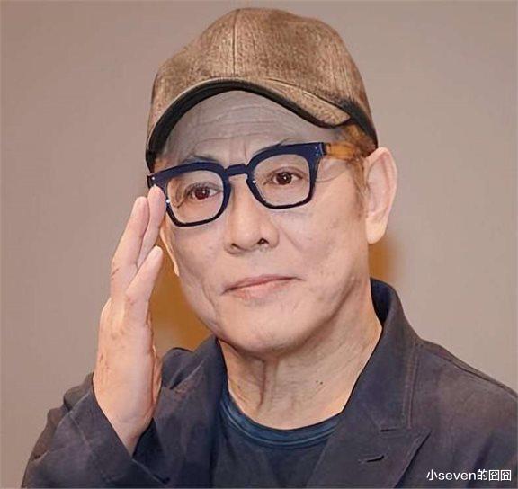 李连杰与妻女近照曝光,和利智太恩爱,手牵手在4000米高山上冥想