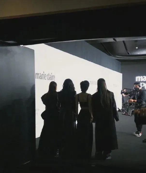 当年撕得最凶的塑料姐妹花,如今终于世纪同框!网友: 谁混得最差一眼便知