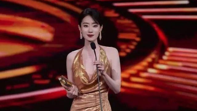 从“小透明”到视协副主席，张小斐，你的逆袭之路太燃了！