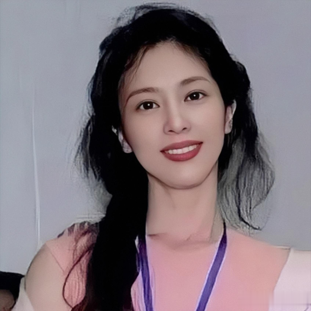 刘亦菲母亲刘晓莉：长得比女儿还漂亮，两婚两离，65岁单身也幸福