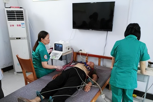 有高血压不能喝酒?医生提醒:别不以为意,造成的后果或难以承受