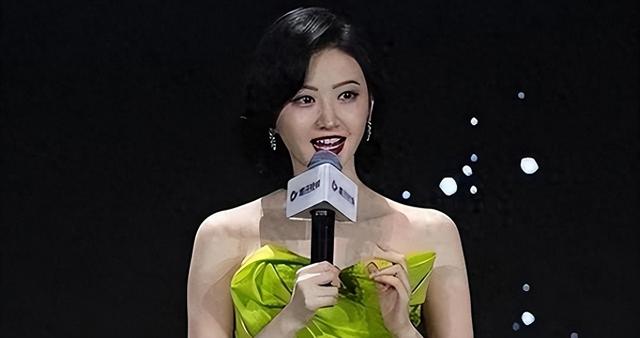 王菲女儿窦靖童!“整容式”亮相上海电视节!天后基因太强大!