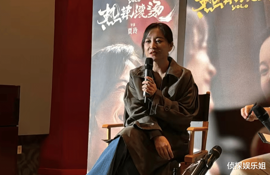 梦幻同框!吴彦祖晒与贾玲自拍合照,女方太开心笑出满脸褶子