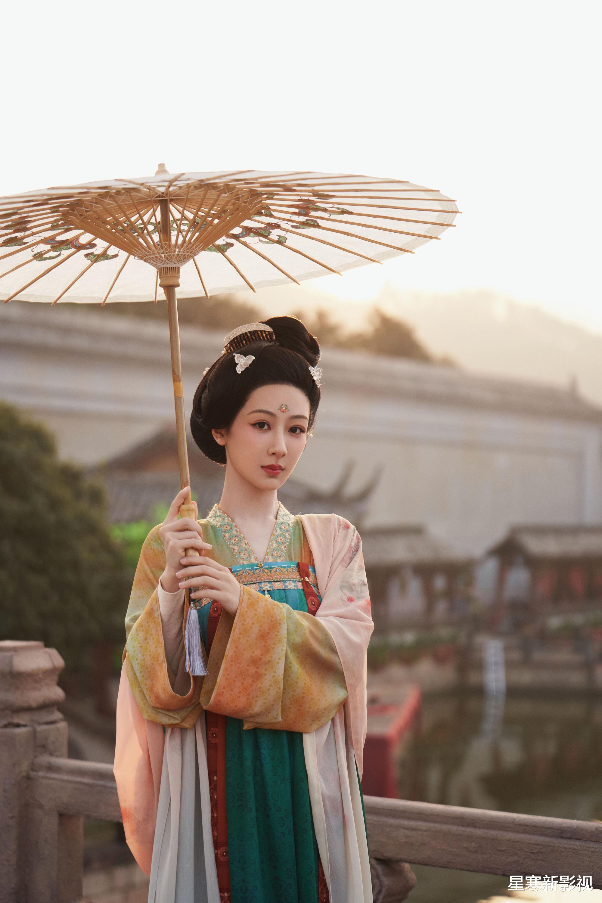 《国色芳华》热度再创新高,杨紫穿唐装太美,首播时间曝光很惊喜