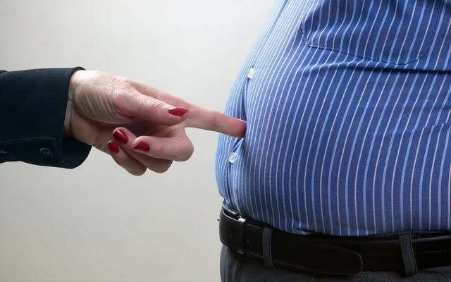 公务员对工作不满,往单位饮水机投放母猪激素,全办公室都胖成猪