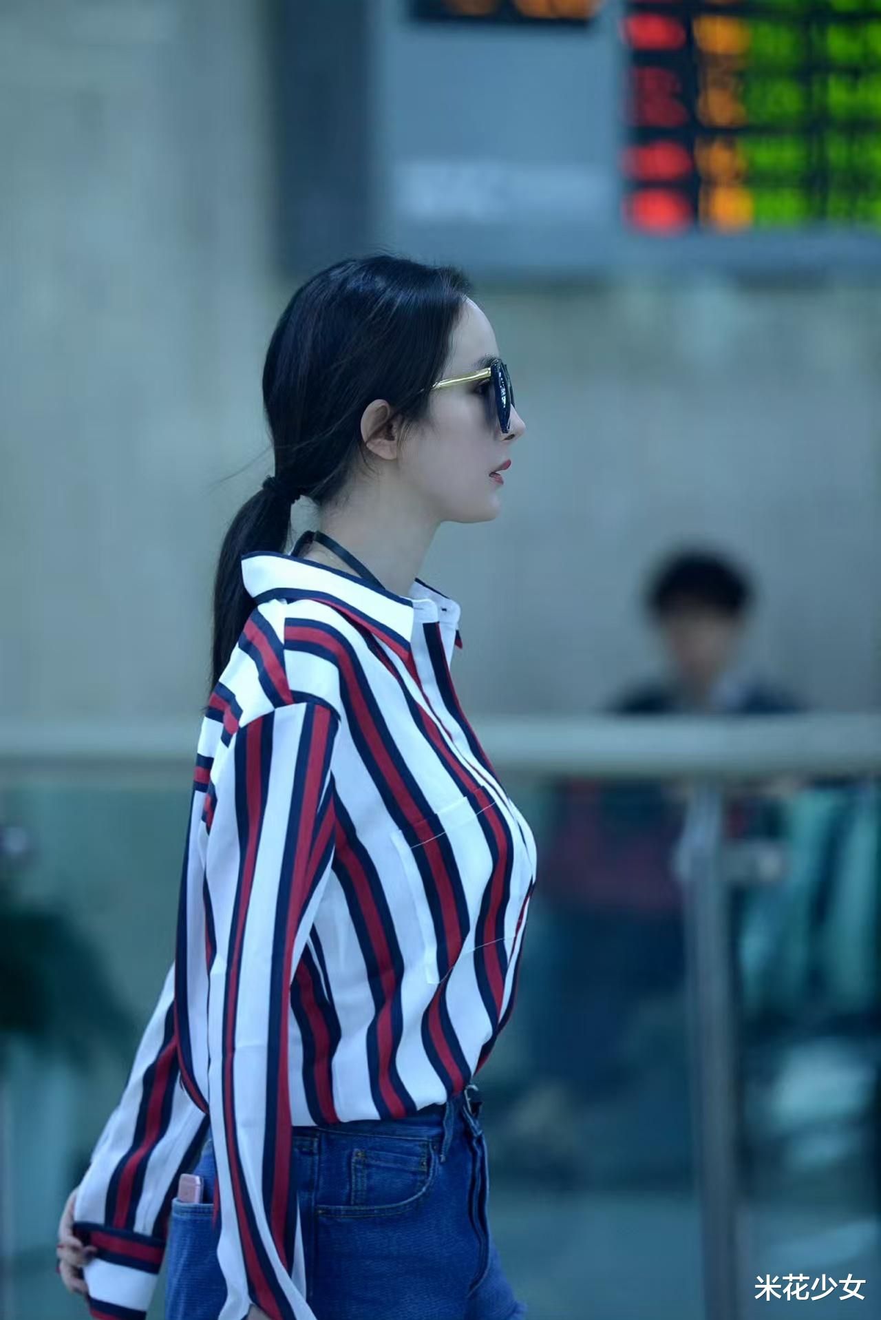 杨幂的身材真的合理吗？再宽松的衬衫也遮挡不住傲人的上围