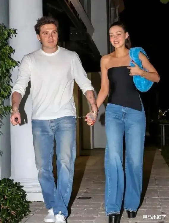 贝克汉姆19岁小儿子与30岁女友官宣,街头热吻超浪漫,贝嫂要哭了