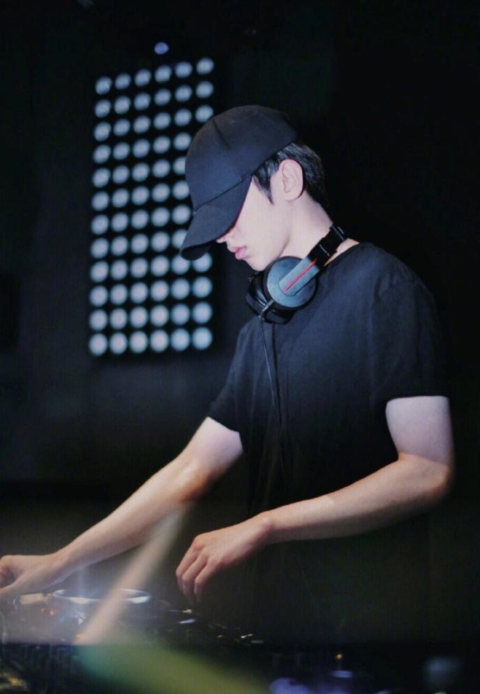 堕胎风波之后！蔡徐坤回国准备复出，别再拿男明星不能恋爱说事了